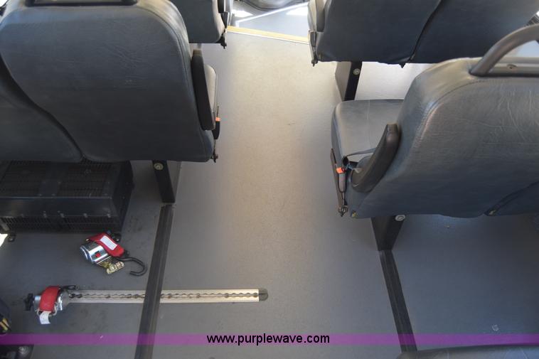 image for item K6572 2007 Ford Econoline E450 bus