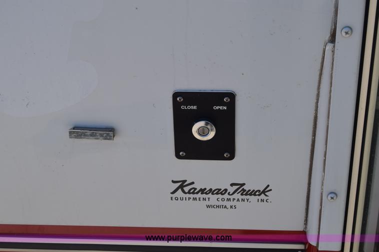 image for item K6572 2007 Ford Econoline E450 bus