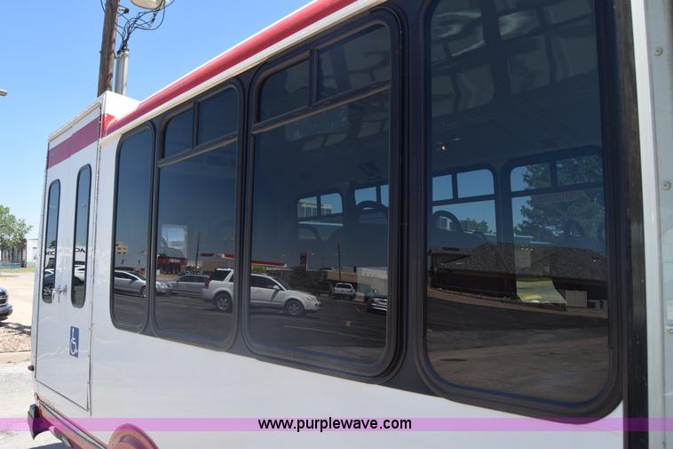 image for item K6572 2007 Ford Econoline E450 bus