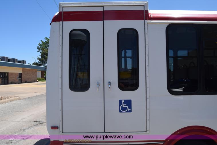 image for item K6572 2007 Ford Econoline E450 bus