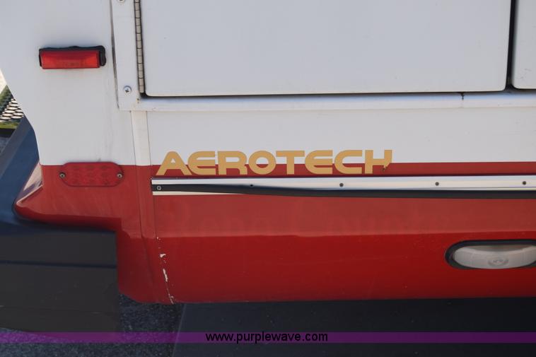 image for item K6572 2007 Ford Econoline E450 bus