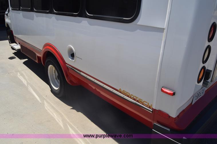 image for item K6572 2007 Ford Econoline E450 bus