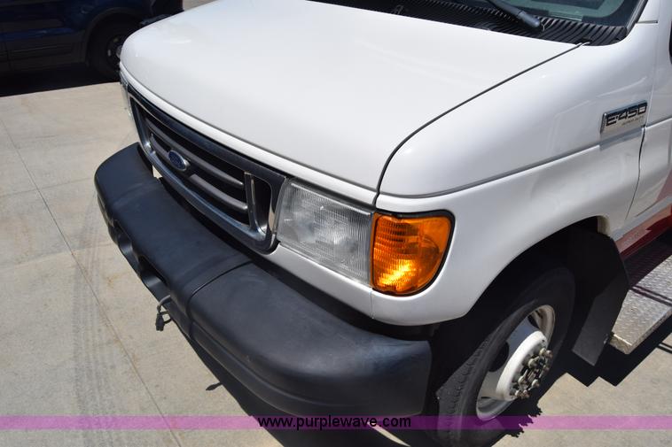image for item K6572 2007 Ford Econoline E450 bus