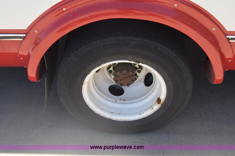 image for item K6572 2007 Ford Econoline E450 bus