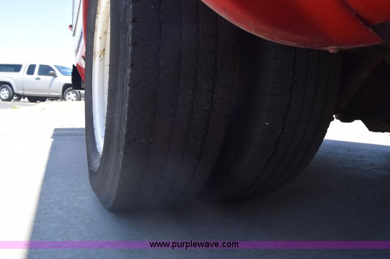 image for item K6572 2007 Ford Econoline E450 bus