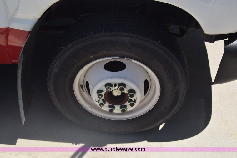 image for item K6572 2007 Ford Econoline E450 bus