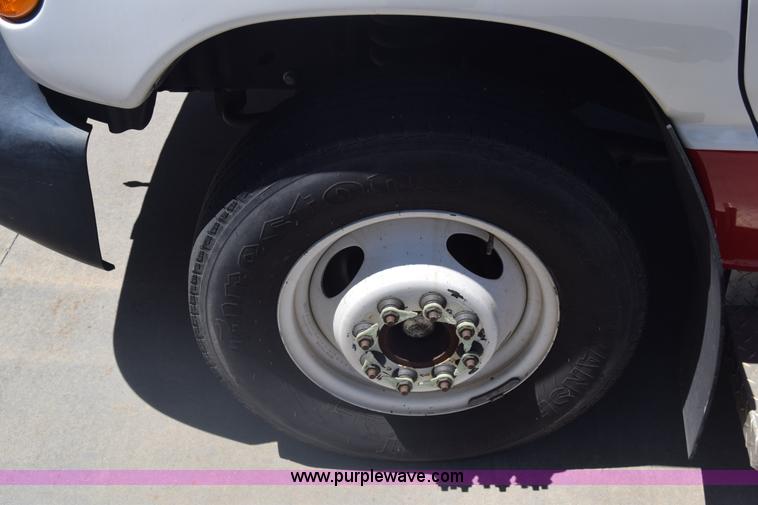 image for item K6572 2007 Ford Econoline E450 bus