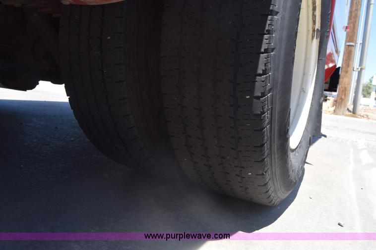 image for item K6572 2007 Ford Econoline E450 bus