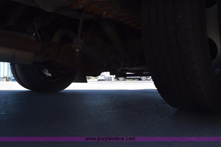 image for item K6572 2007 Ford Econoline E450 bus