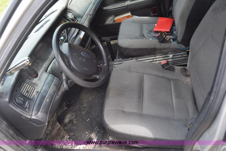 image for item K6631 2006 Ford Crown Victoria Police Interceptor