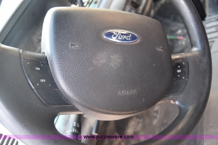 image for item K6631 2006 Ford Crown Victoria Police Interceptor