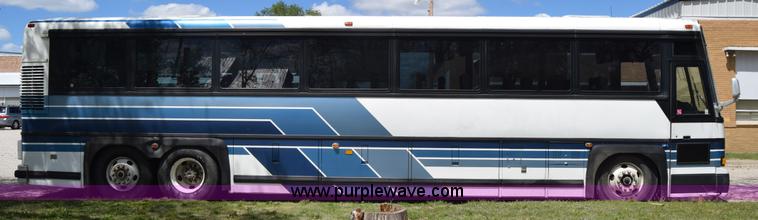 image for item K6709 1993 MCI 102-C3 passenger bus