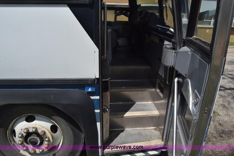 image for item K6709 1993 MCI 102-C3 passenger bus