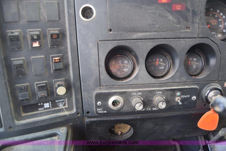 image for item K6709 1993 MCI 102-C3 passenger bus