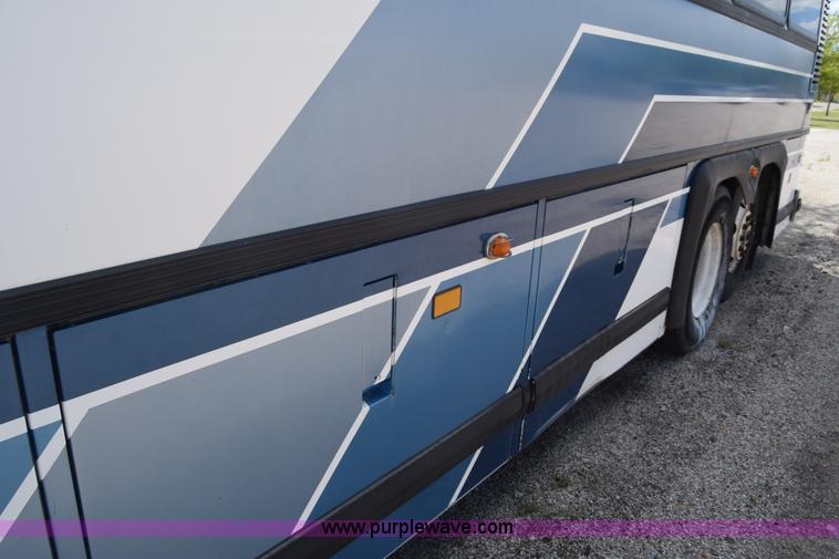 image for item K6709 1993 MCI 102-C3 passenger bus