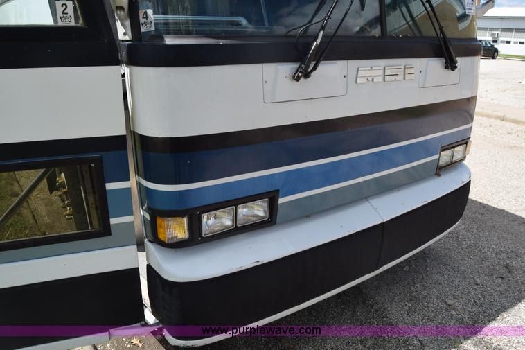 image for item K6709 1993 MCI 102-C3 passenger bus