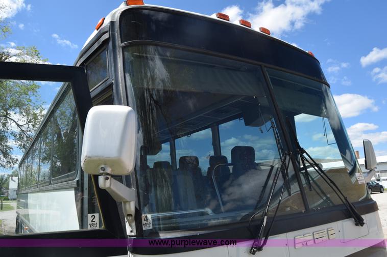 image for item K6709 1993 MCI 102-C3 passenger bus