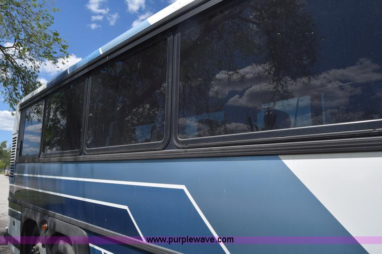 image for item K6709 1993 MCI 102-C3 passenger bus