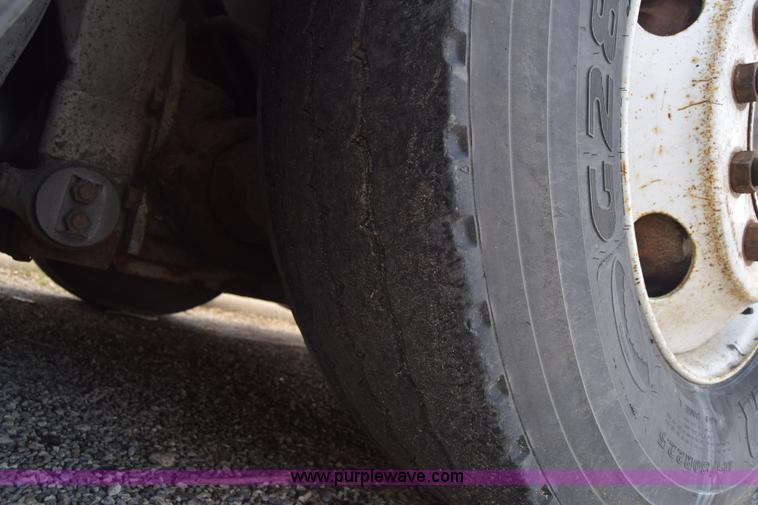 image for item K6709 1993 MCI 102-C3 passenger bus