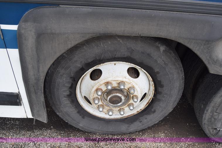 image for item K6709 1993 MCI 102-C3 passenger bus