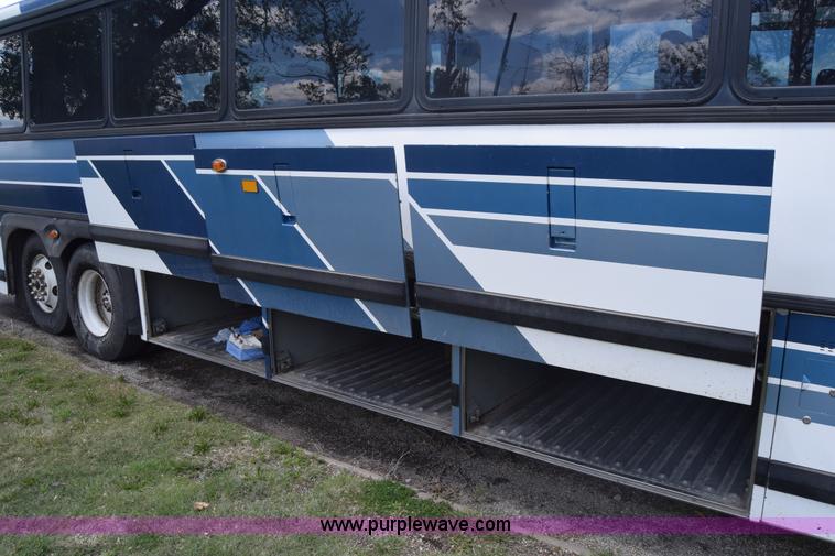 image for item K6709 1993 MCI 102-C3 passenger bus