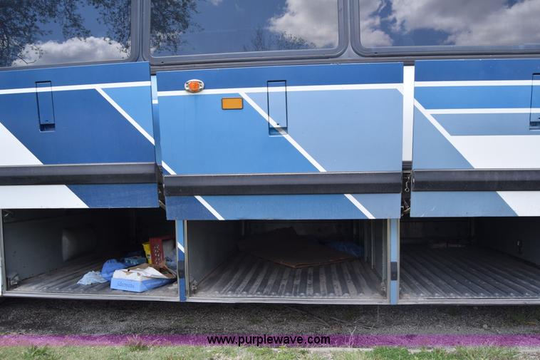 image for item K6709 1993 MCI 102-C3 passenger bus