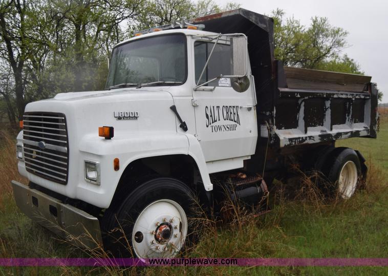 image for item K6720 1989 Ford LN8000 dump truck