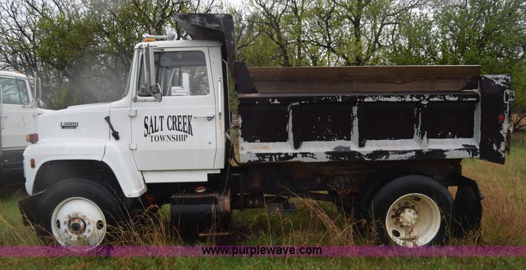 image for item K6720 1989 Ford LN8000 dump truck