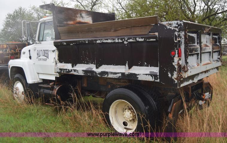 image for item K6720 1989 Ford LN8000 dump truck