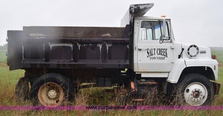 image for item K6720 1989 Ford LN8000 dump truck