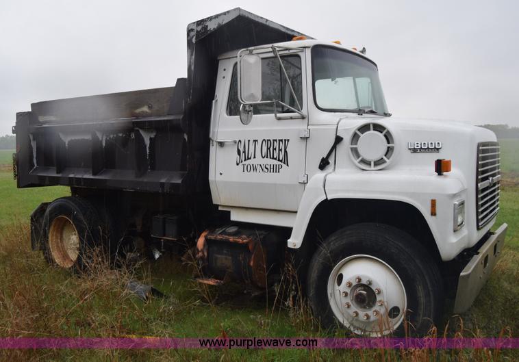 image for item K6720 1989 Ford LN8000 dump truck