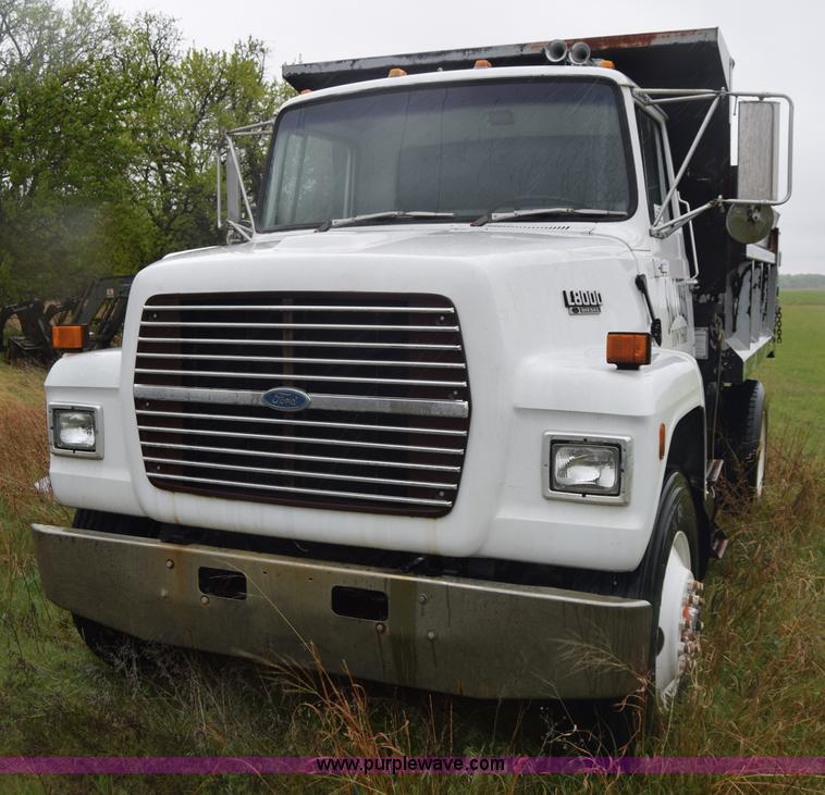 image for item K6720 1989 Ford LN8000 dump truck