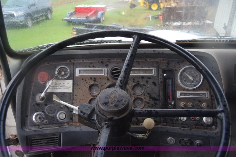 image for item K6720 1989 Ford LN8000 dump truck