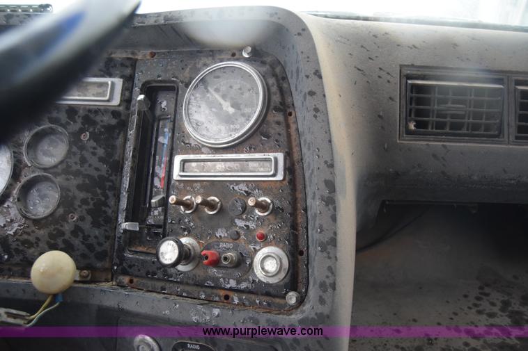 image for item K6720 1989 Ford LN8000 dump truck