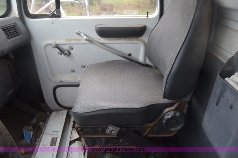 image for item K6720 1989 Ford LN8000 dump truck