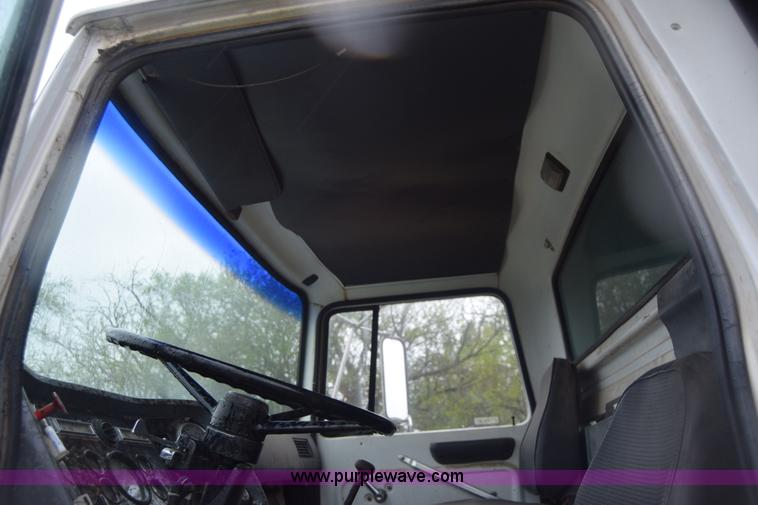 image for item K6720 1989 Ford LN8000 dump truck