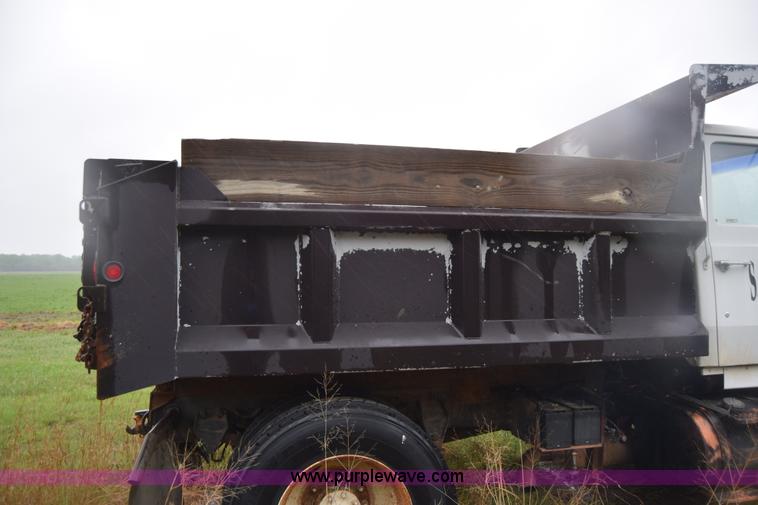 image for item K6720 1989 Ford LN8000 dump truck