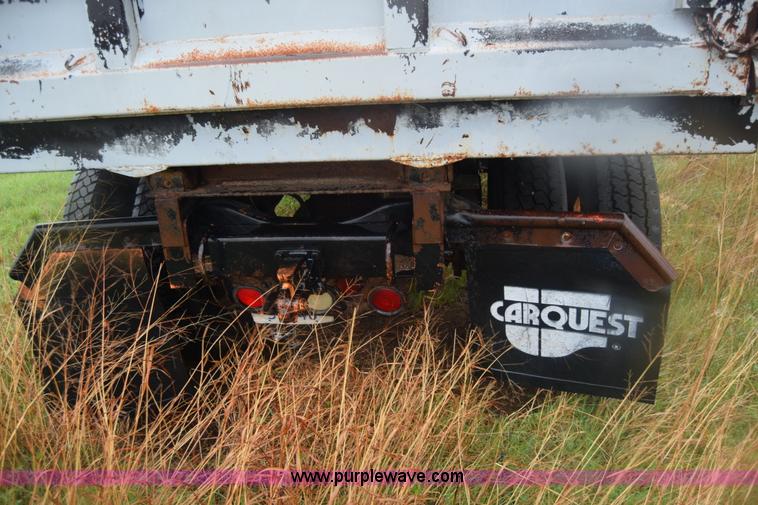 image for item K6720 1989 Ford LN8000 dump truck