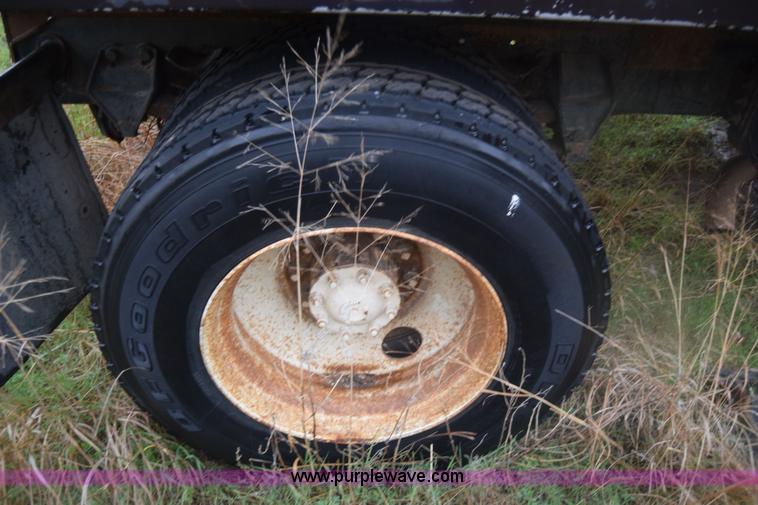 image for item K6720 1989 Ford LN8000 dump truck