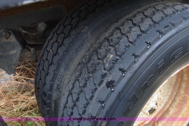 image for item K6720 1989 Ford LN8000 dump truck