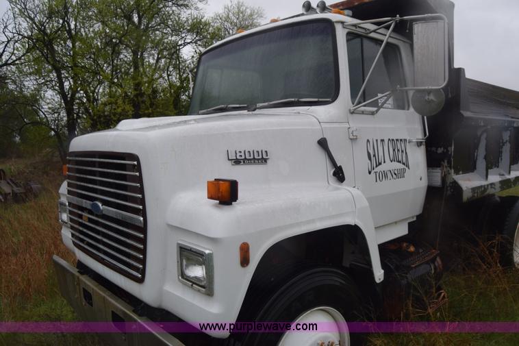image for item K6720 1989 Ford LN8000 dump truck