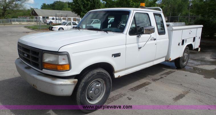 image for item L2086 1996 Ford F250 SuperCab utility truck