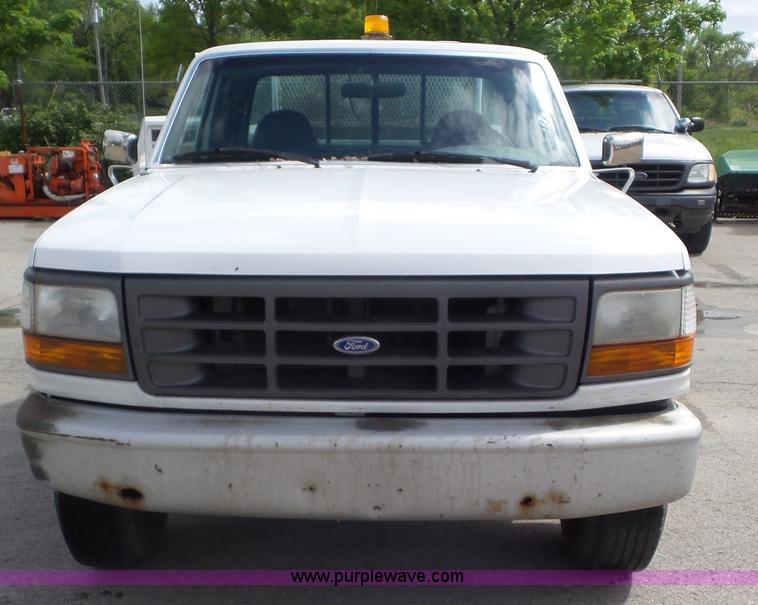 image for item L2086 1996 Ford F250 SuperCab utility truck