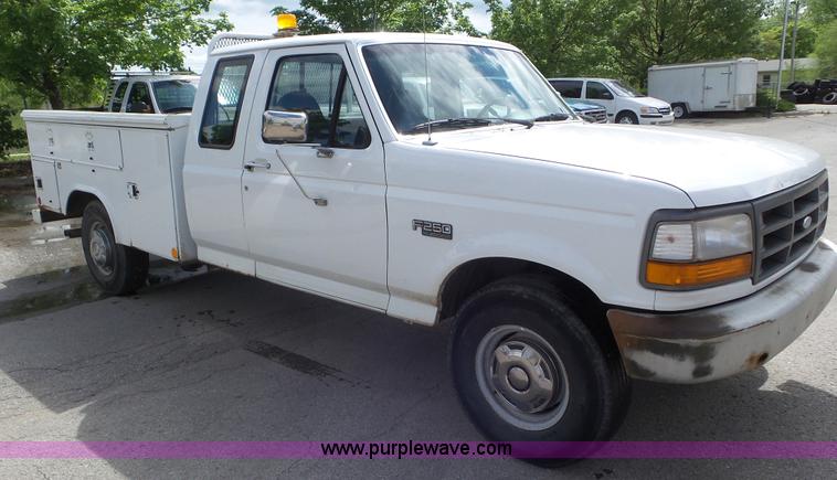 image for item L2086 1996 Ford F250 SuperCab utility truck