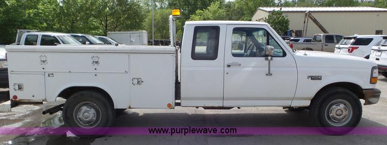 image for item L2086 1996 Ford F250 SuperCab utility truck