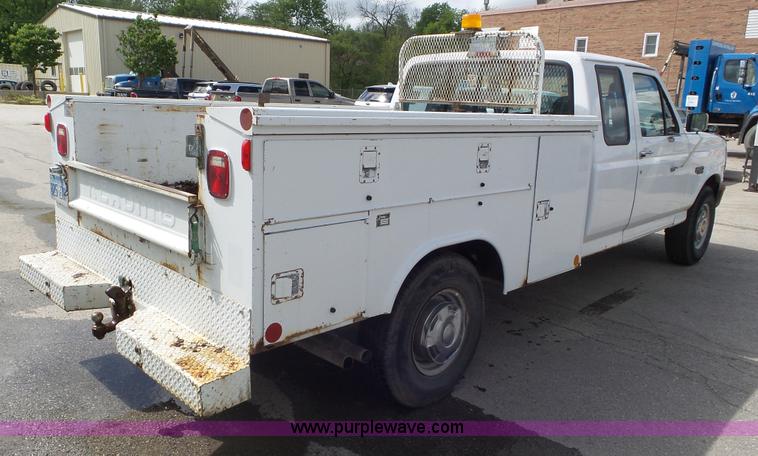 image for item L2086 1996 Ford F250 SuperCab utility truck