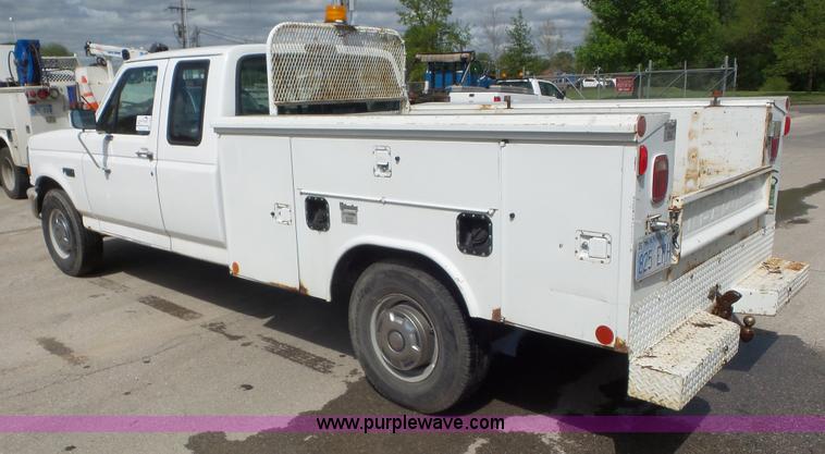 image for item L2086 1996 Ford F250 SuperCab utility truck