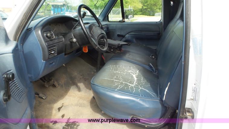 image for item L2086 1996 Ford F250 SuperCab utility truck