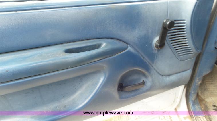 image for item L2086 1996 Ford F250 SuperCab utility truck