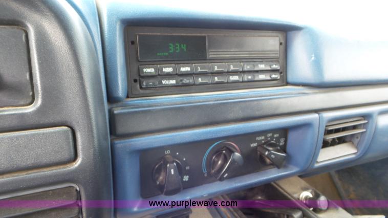 image for item L2086 1996 Ford F250 SuperCab utility truck